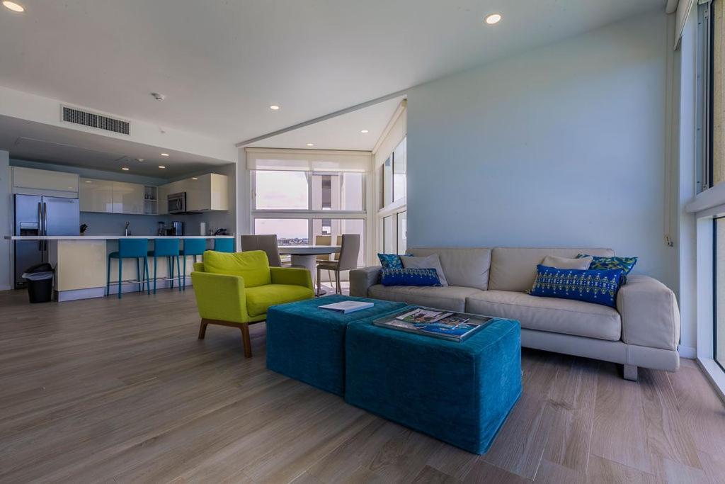 Azure Beach Residences Palm Beach Exterior foto