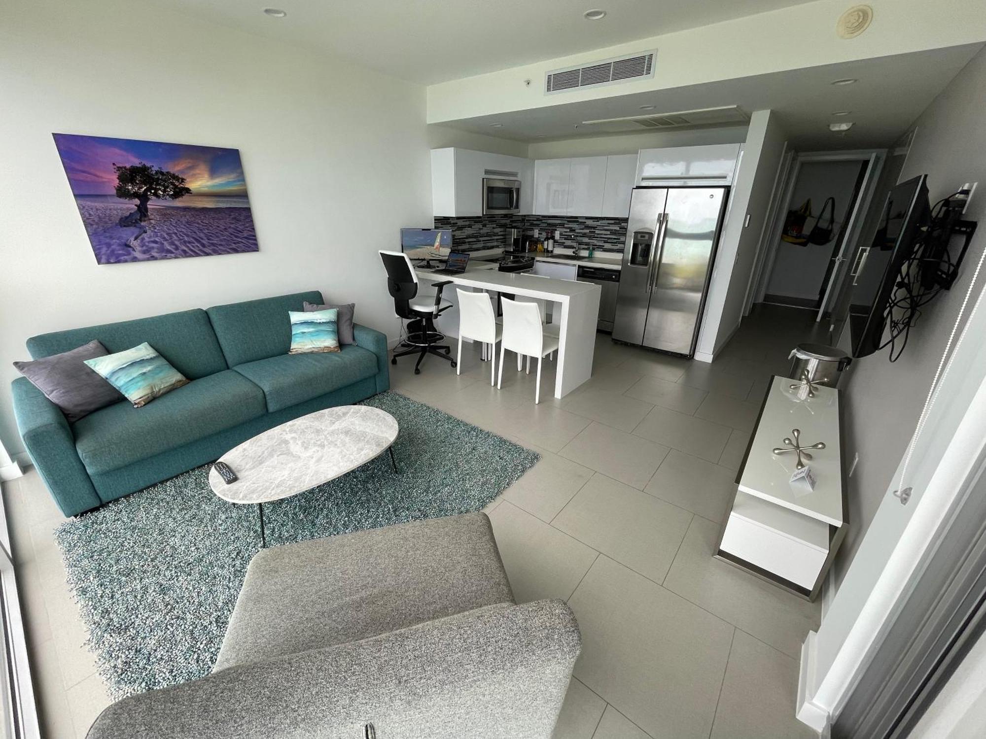 Azure Beach Residences Palm Beach Exterior foto