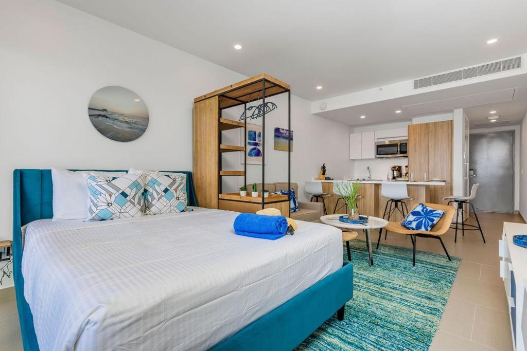 Azure Beach Residences Palm Beach Exterior foto